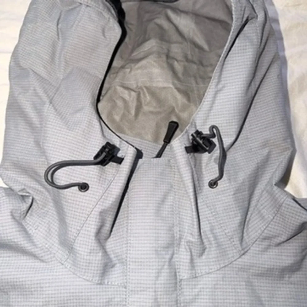 The North Face HyVent 2.5L Ski Jacket Large Mens Grey Waterproof Shell